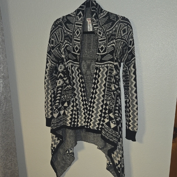 Mossimo Supply Co. Sweaters - Mossimo Supply Co. Black and Cream Geometric Cardigan